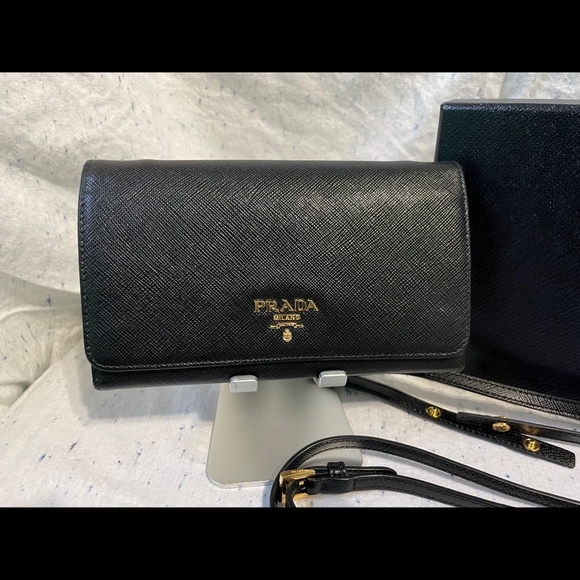 Prada Saffiano Clutch / Wallet on Chain - Picture 2 of 9